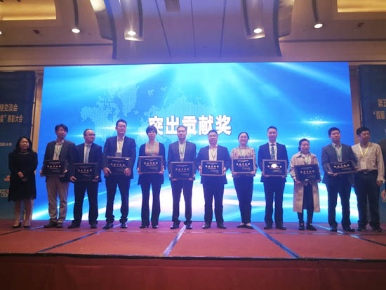 �ķ���ӻ��й�������ʾ��ҵ����չ��͹���׽���